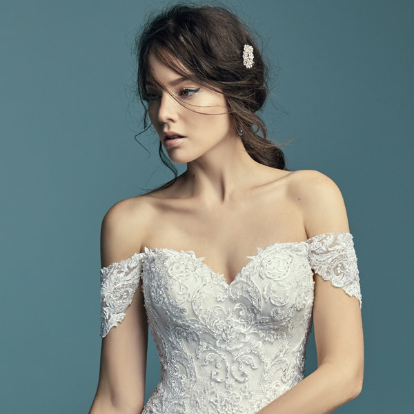 View All: Scollo a cuore